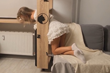 — Я застряла без трусиков… прошу, помоги! — Будешь с кремпаем внутри